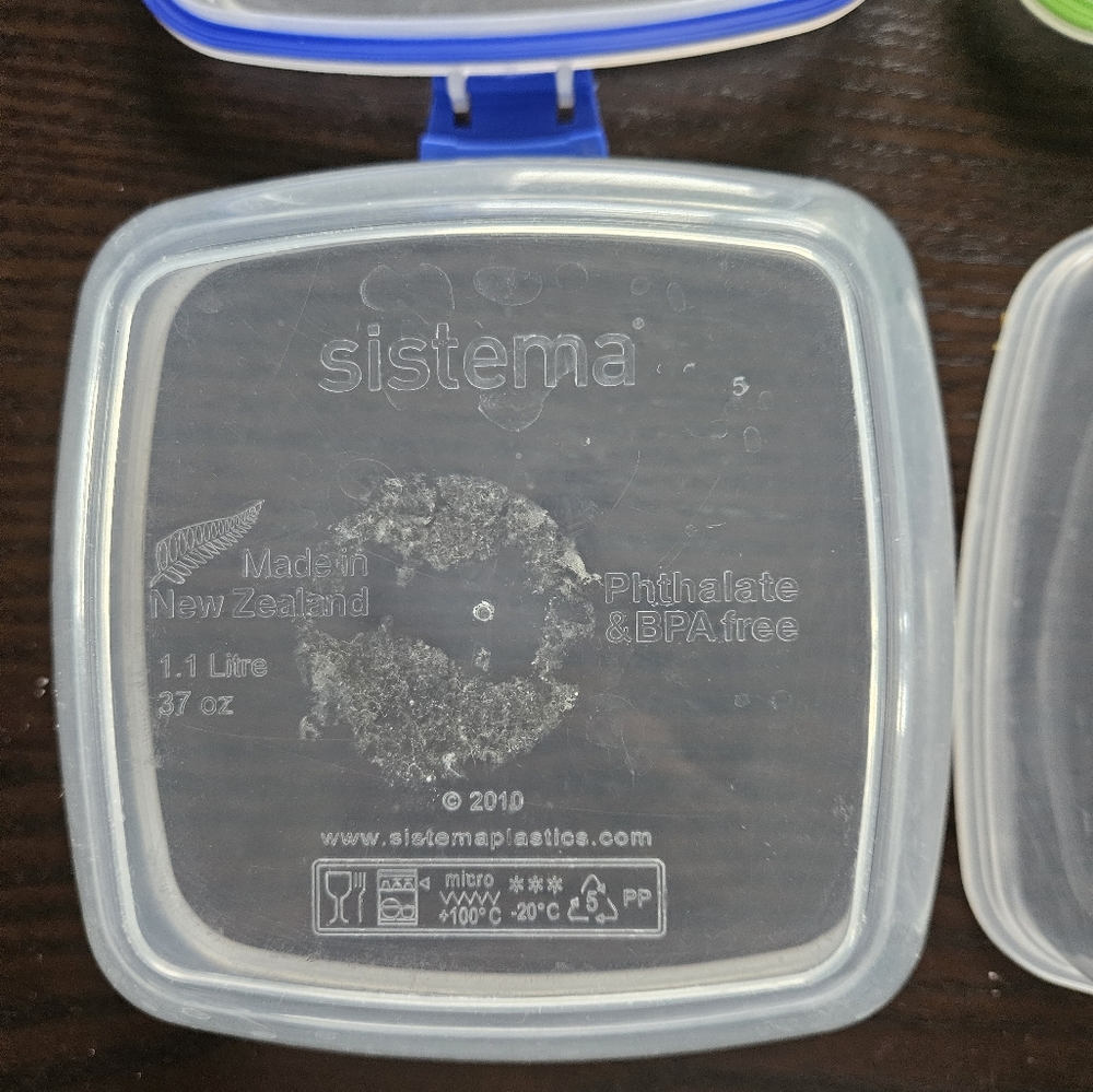 PRE-OWNED TWO SISTEMA'S LUNCH BOXS